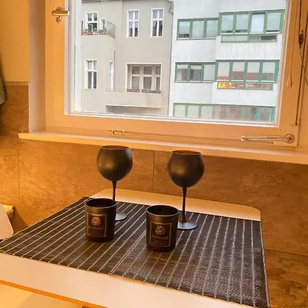 Cozy Modern With Small Balcony In The Heart Of 아파트