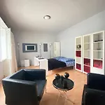 Cozy Modern With Small Balcony In The Heart Of * ベルリン