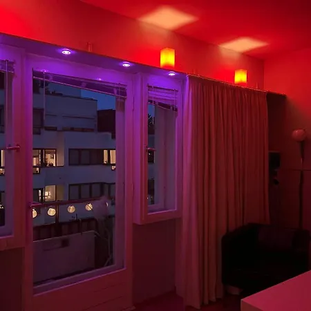 Cozy Modern With Small Balcony In The Heart Of * ベルリン