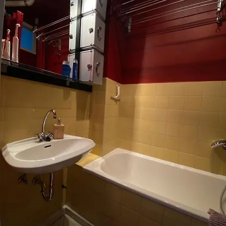 Cozy Modern With Small Balcony In The Heart Of Appartement *