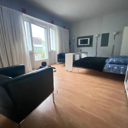 Cozy Modern With Small Balcony In The Heart Of Berlin