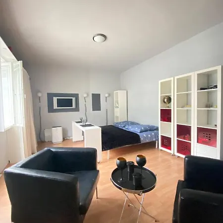 Cozy Modern With Small Balcony In The Heart Of * Berlin