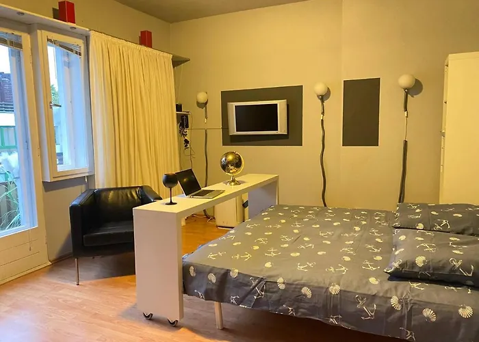 Cozy Modern With Small Balcony In The Heart Of