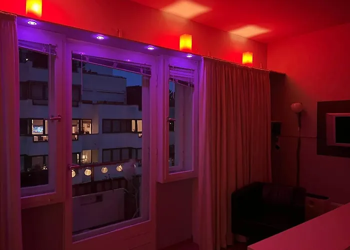 Cozy Modern With Small Balcony In The Heart Of * Berlin