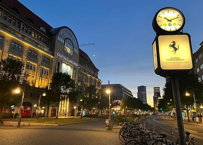 Lägenhet Cozy Modern With Small Balcony In The Heart Of *