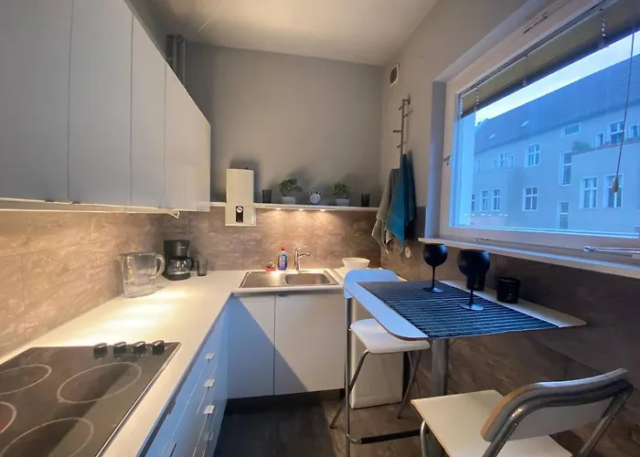 Cozy Modern With Small Balcony In The Heart Of Apartman *