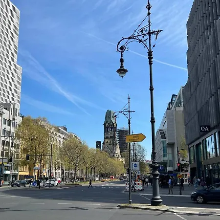 Cozy Modern With Small Balcony In The Heart Of Daire Berlin