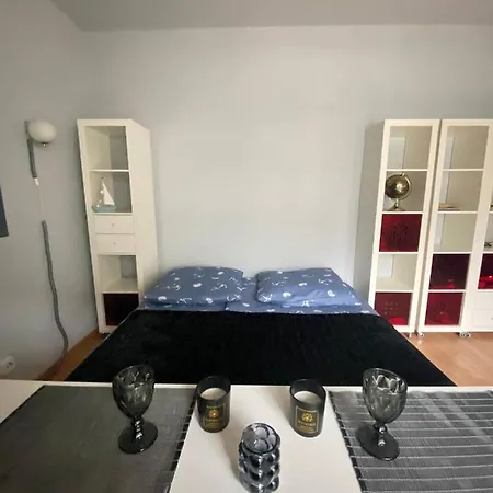 Cozy Modern With Small Balcony In The Heart Of Berlín