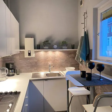 Cozy Modern With Small Balcony In The Heart Of Apartamento Berlín