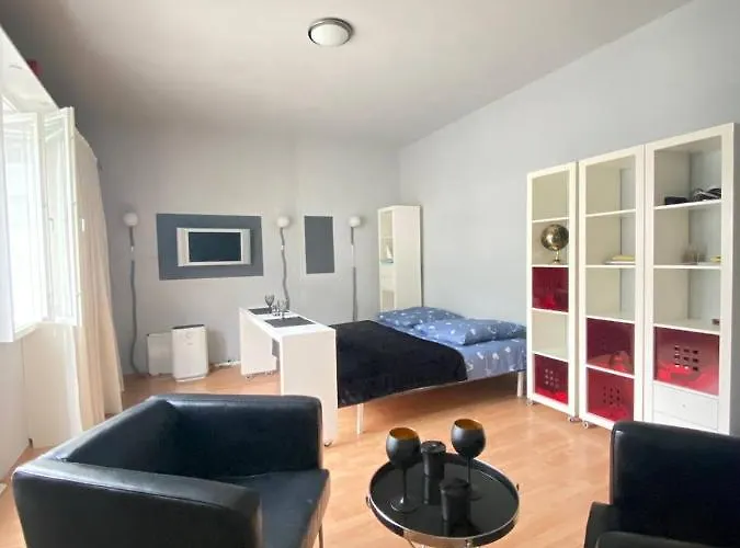 Cozy Modern With Small Balcony In The Heart Of * Berlin