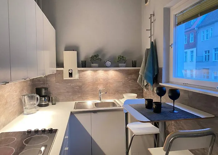 Cozy Modern With Small Balcony In The Heart Of Daire Berlin